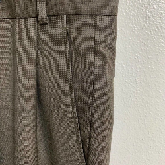 (T24) NWT Stafford brown mens pleated & cuffed dress pant, 44Wx32L, flaw noted - Picture 3 of 10